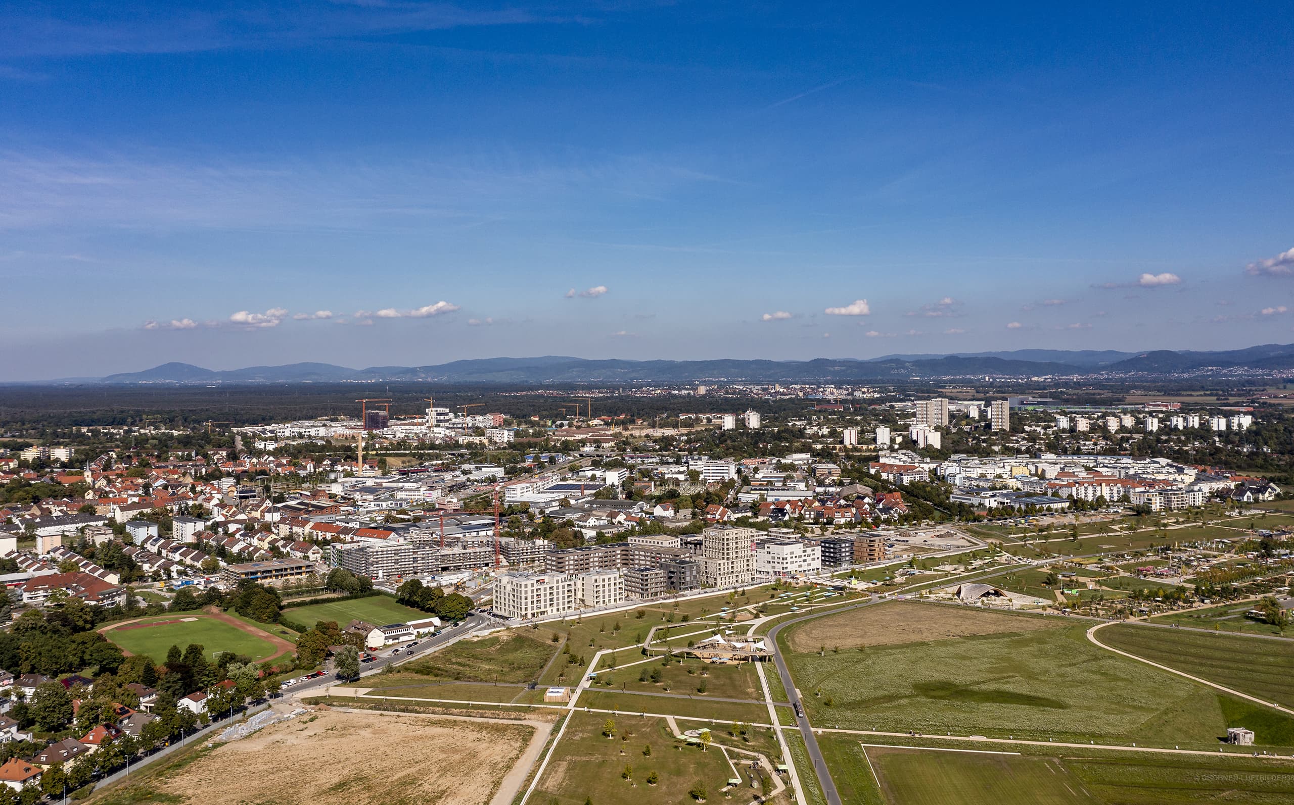 URHEBERRECHTLICH GESCHÜTZT: © DROHNEN-LUFTBILDER360